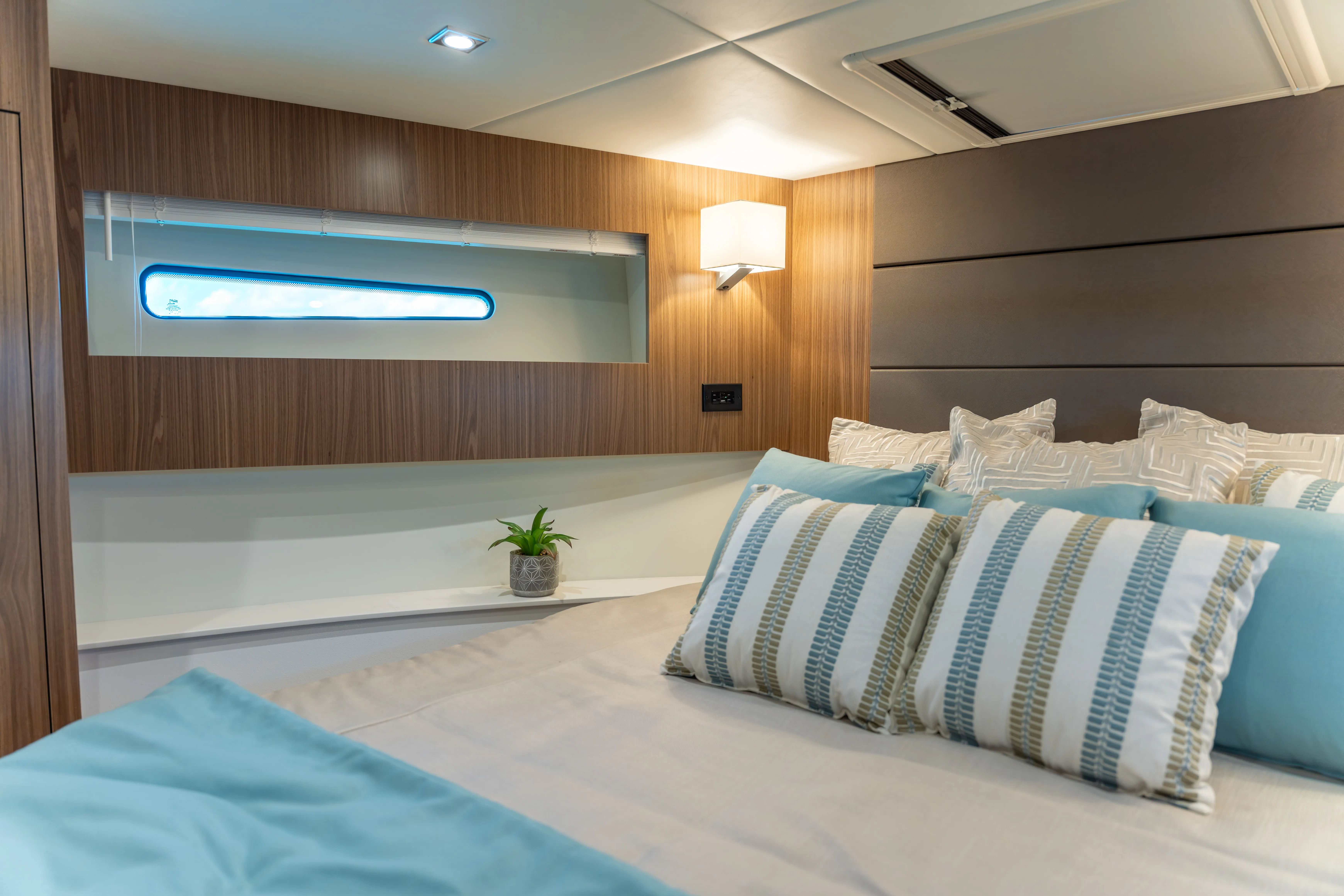 2026 Cruisers Yachts 42 Cantius Image Thumbnail #37