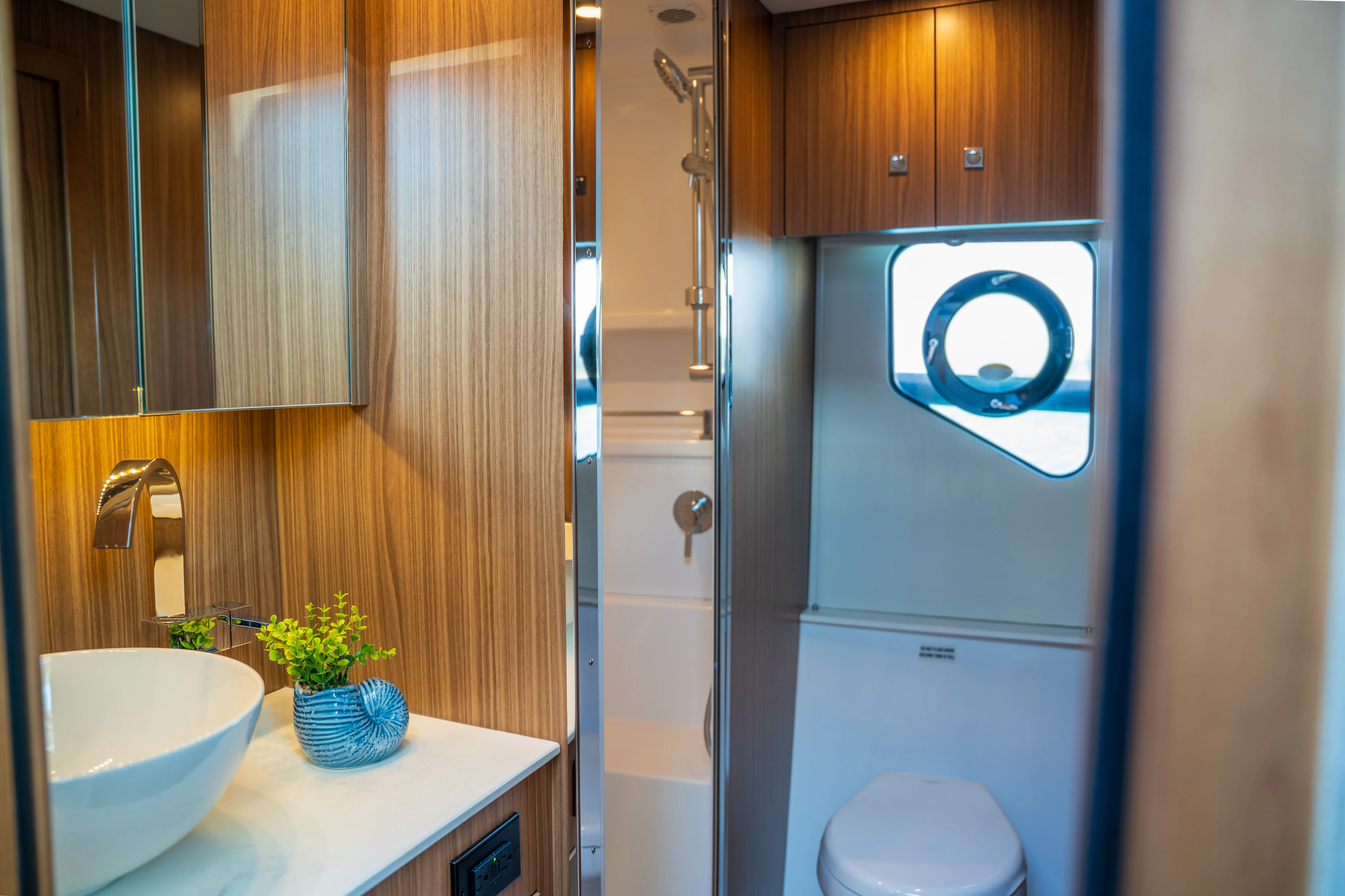 2026 Cruisers Yachts 42 Cantius Image Thumbnail #43