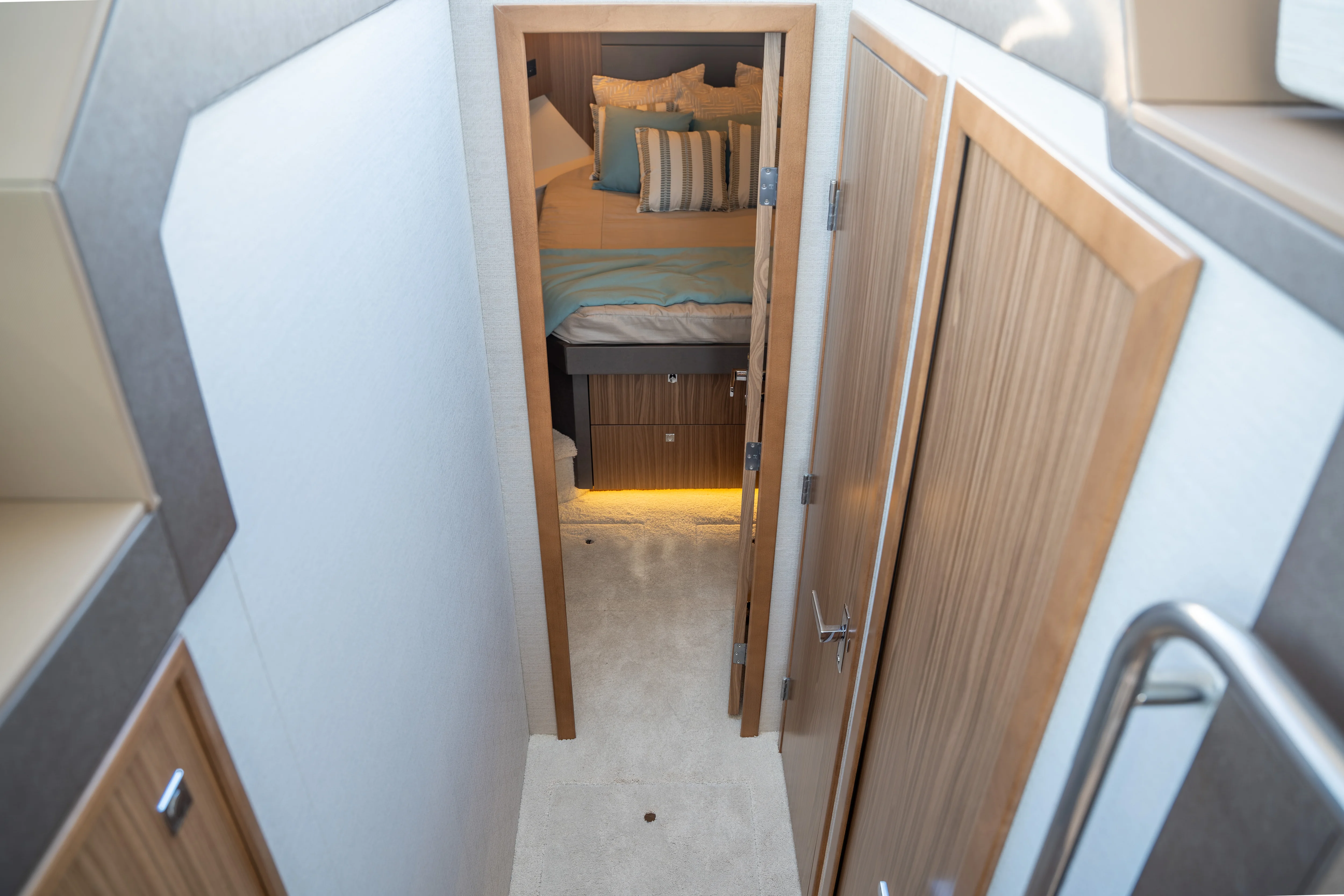 2026 Cruisers Yachts 42 Cantius Image Thumbnail #35