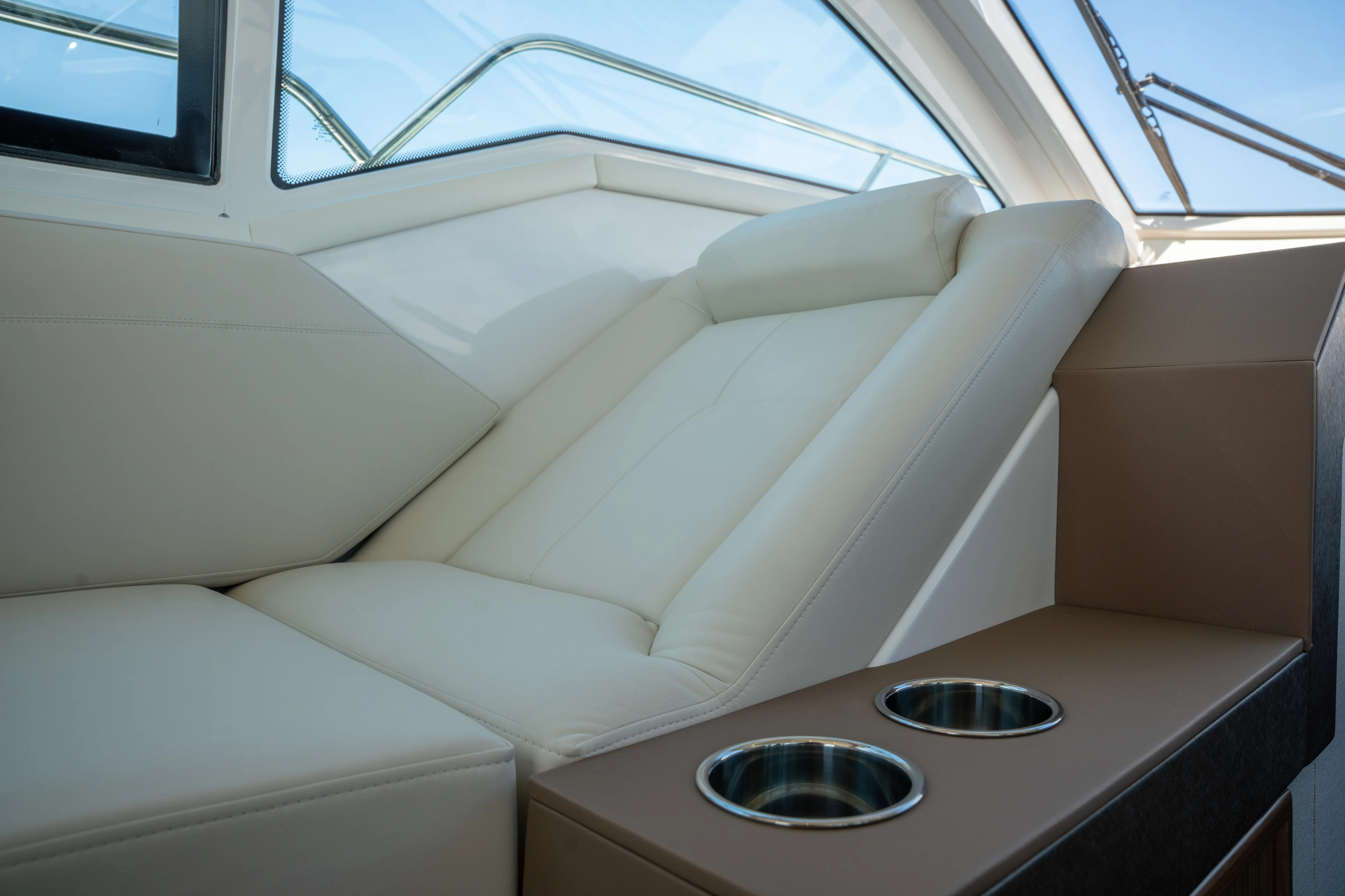 2026 Cruisers Yachts 42 Cantius Image Thumbnail #26