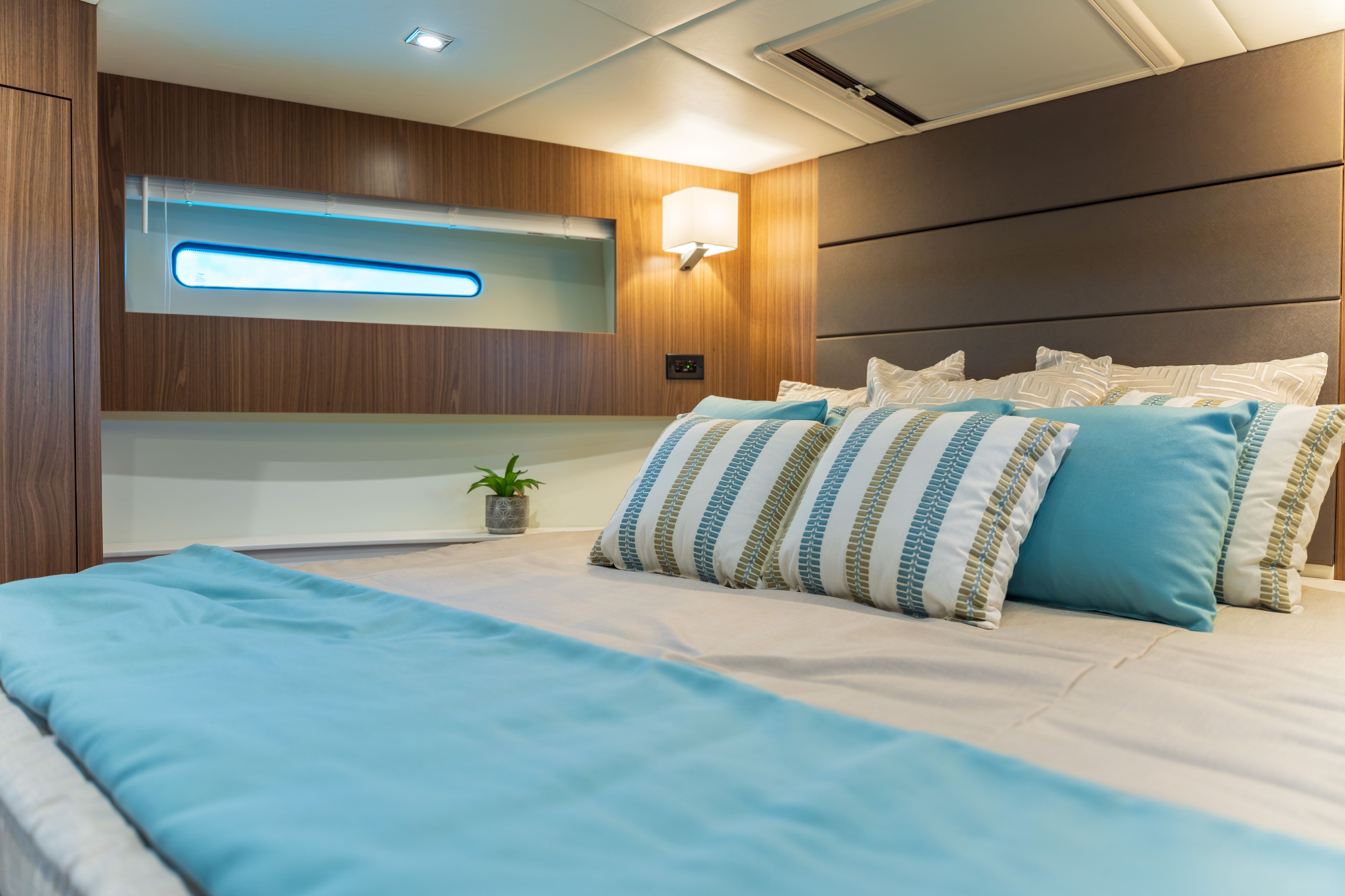 2026 Cruisers Yachts 42 Cantius Image Thumbnail #38