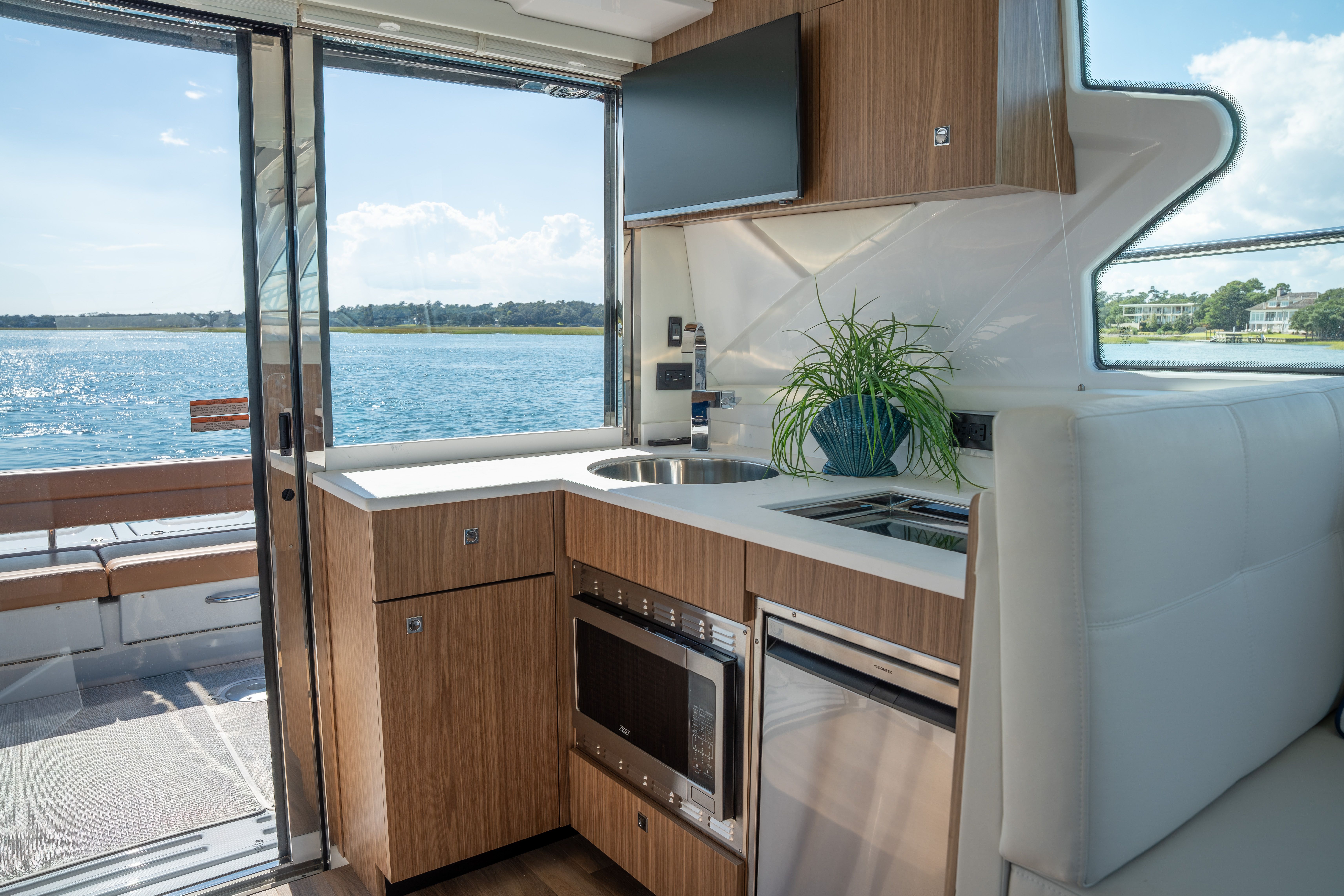 2026 Cruisers Yachts 42 Cantius Image Thumbnail #19