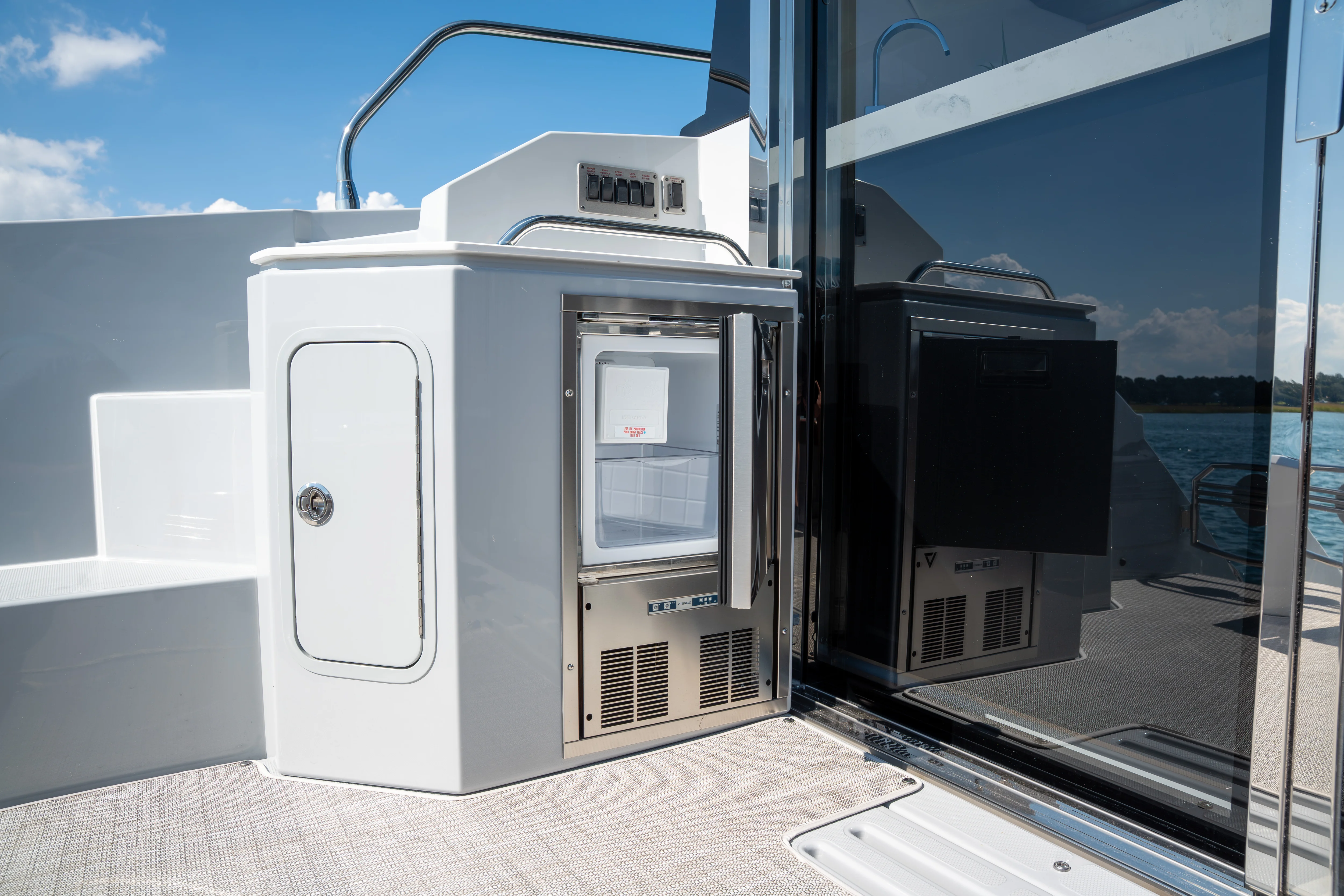 2026 Cruisers Yachts 42 Cantius Image Thumbnail #12