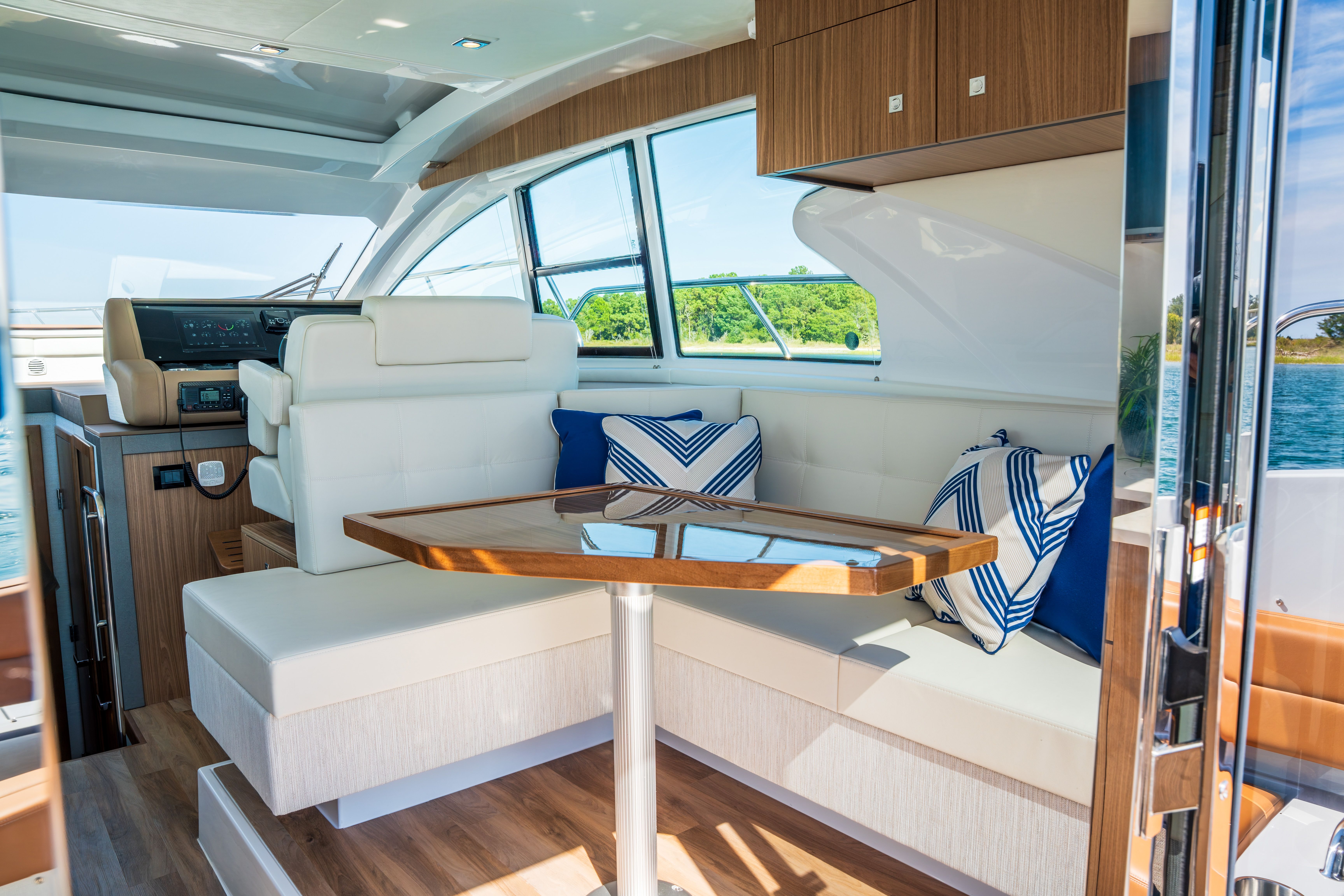 2026 Cruisers Yachts 42 Cantius Image Thumbnail #16