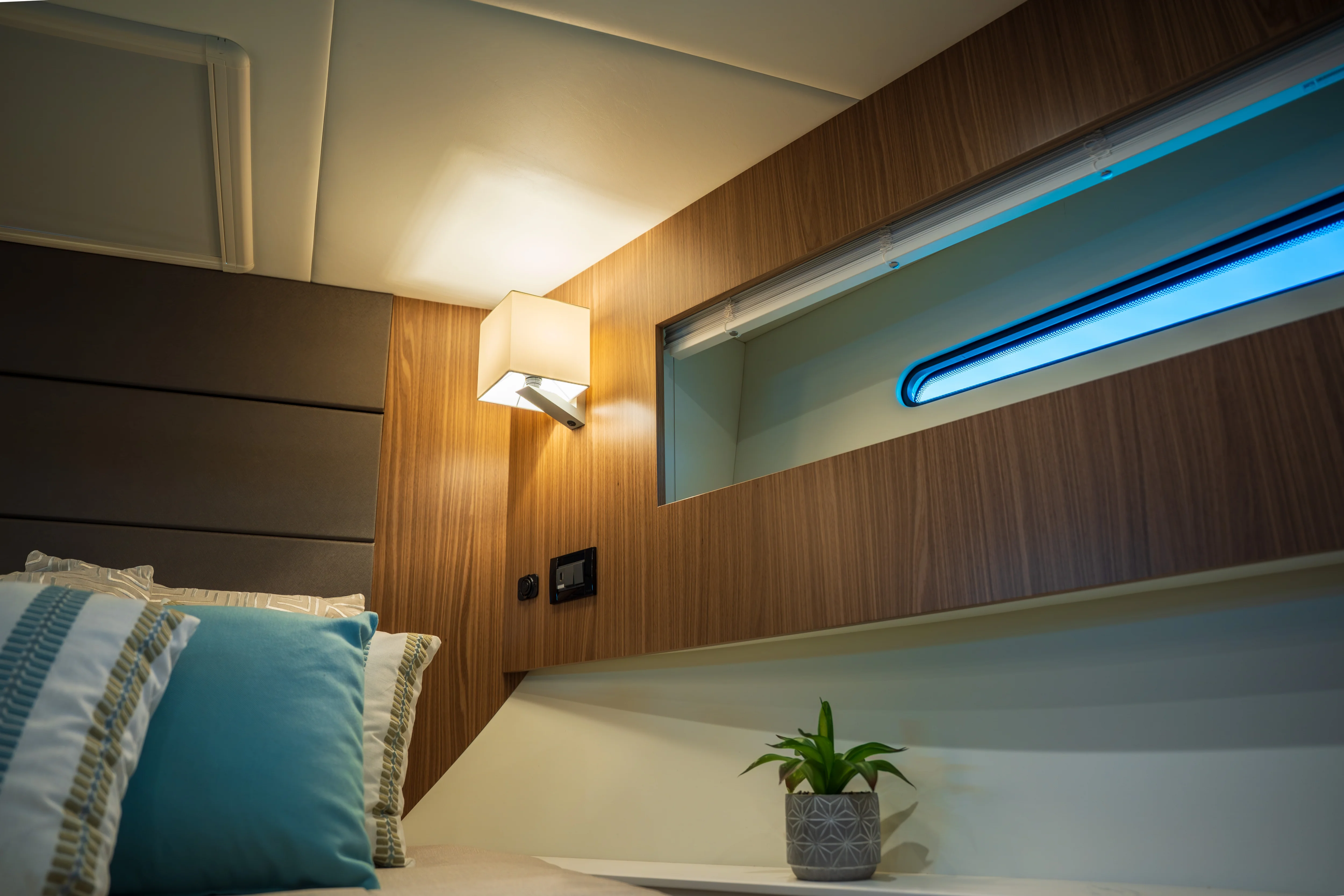 2026 Cruisers Yachts 42 Cantius Image Thumbnail #39