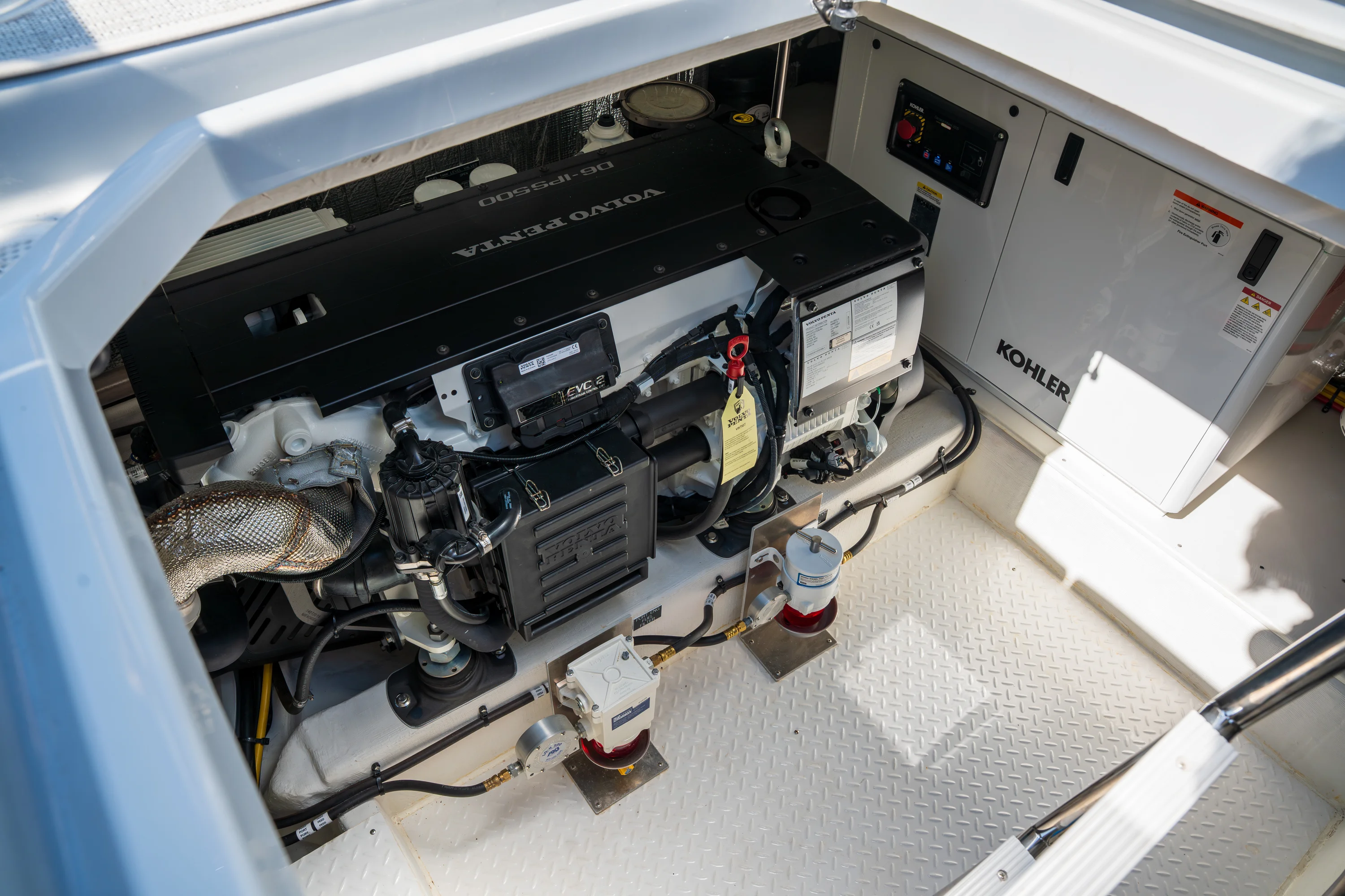 2026 Cruisers Yachts 42 Cantius Image Thumbnail #6