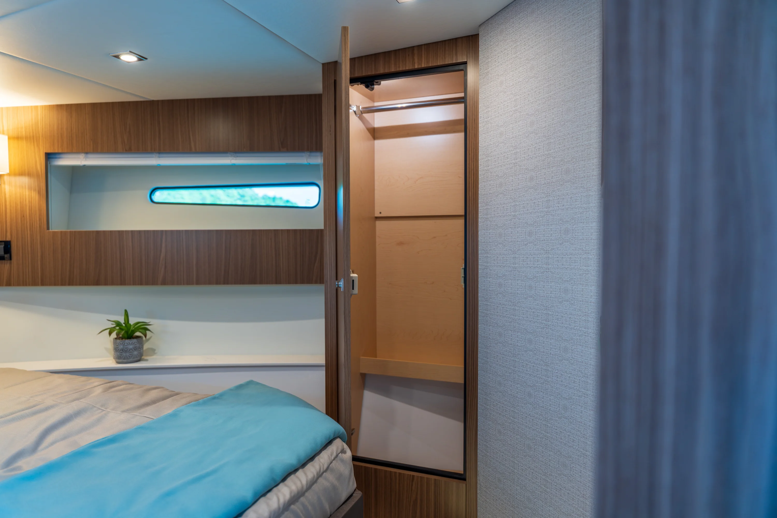 2026 Cruisers Yachts 42 Cantius Image Thumbnail #41