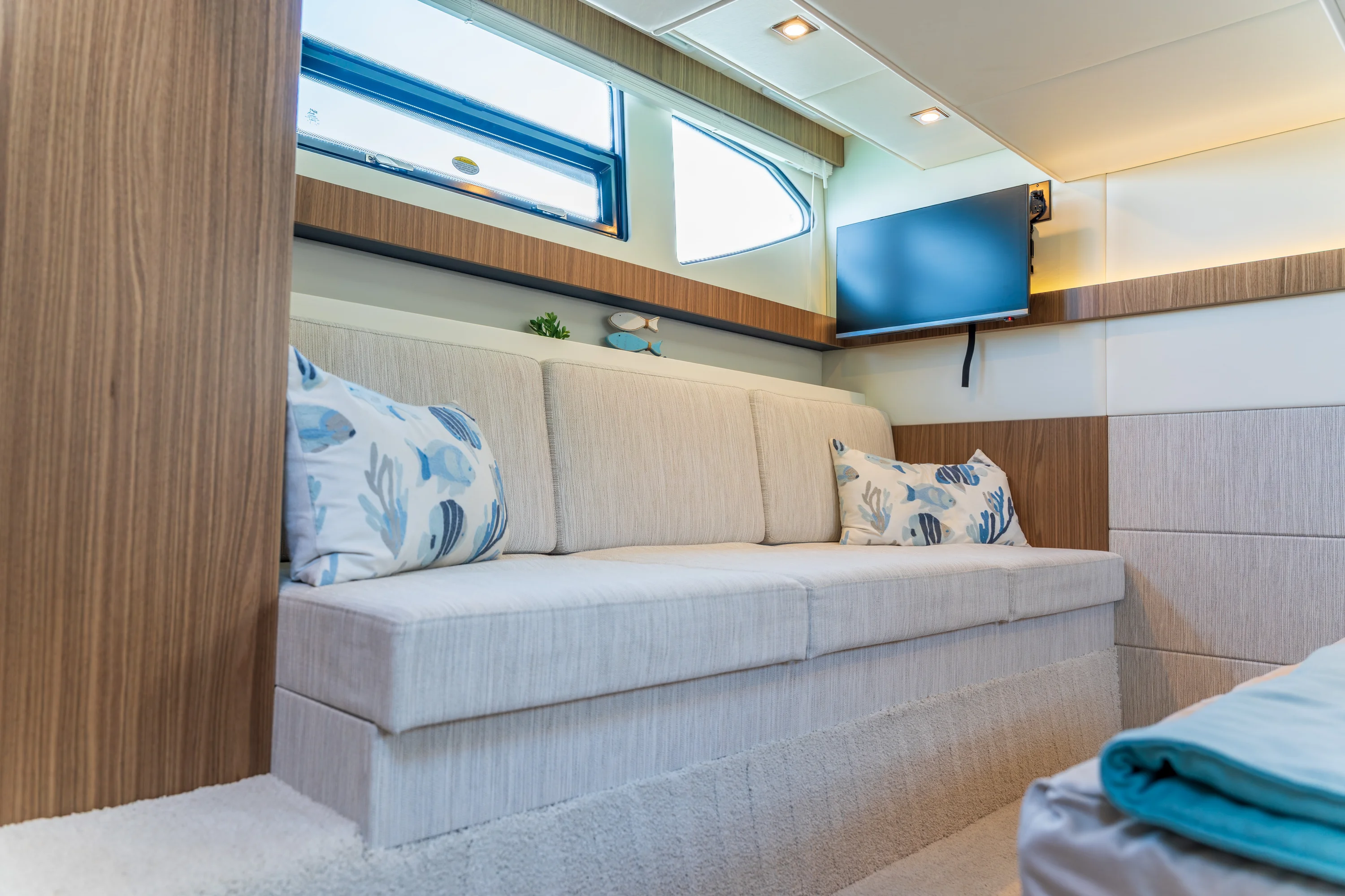 2026 Cruisers Yachts 42 Cantius Image Thumbnail #42