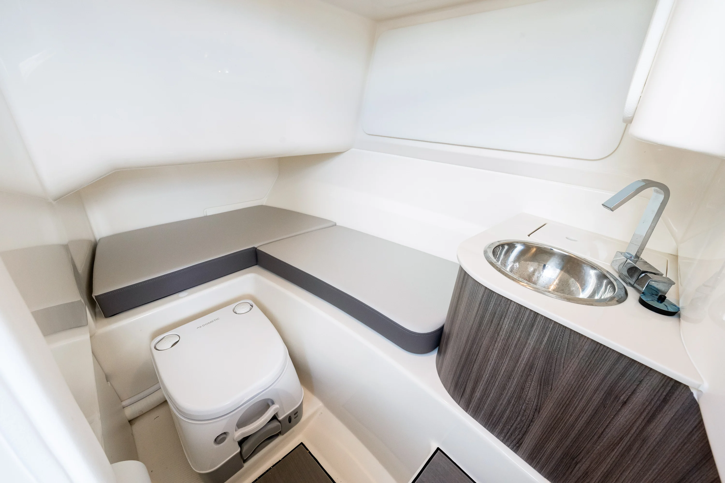 2025 Sea Ray SDX 250 Outboard Image Thumbnail #36