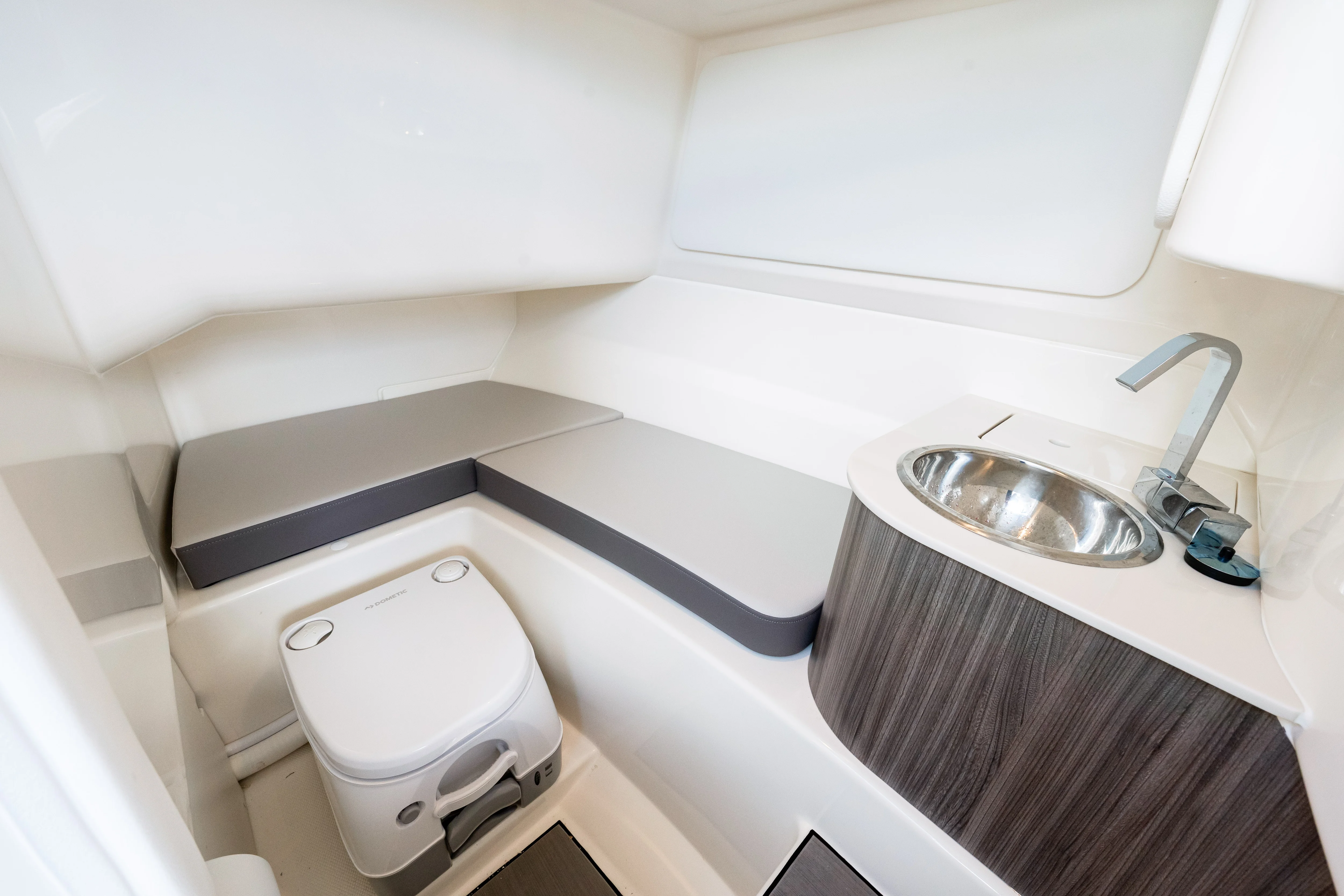 2025 Sea Ray SDX 250 Outboard Image Thumbnail #36