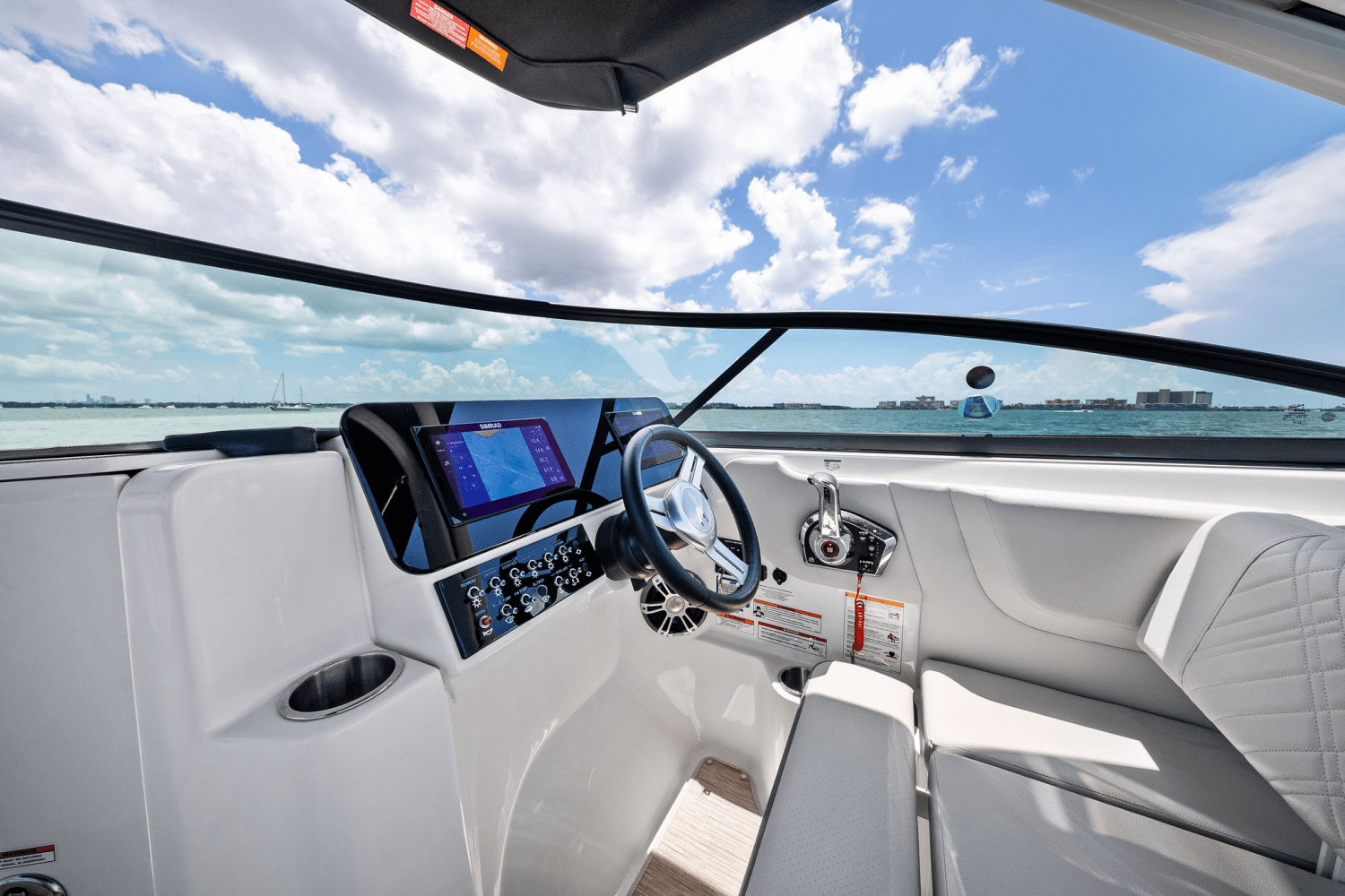 2025 Sea Ray SDX 270 Outboard Image Thumbnail #32