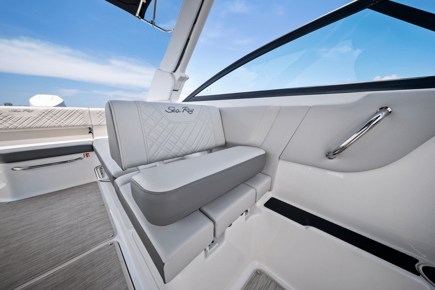 2025 Sea Ray SDX 270 Outboard Image Thumbnail #37