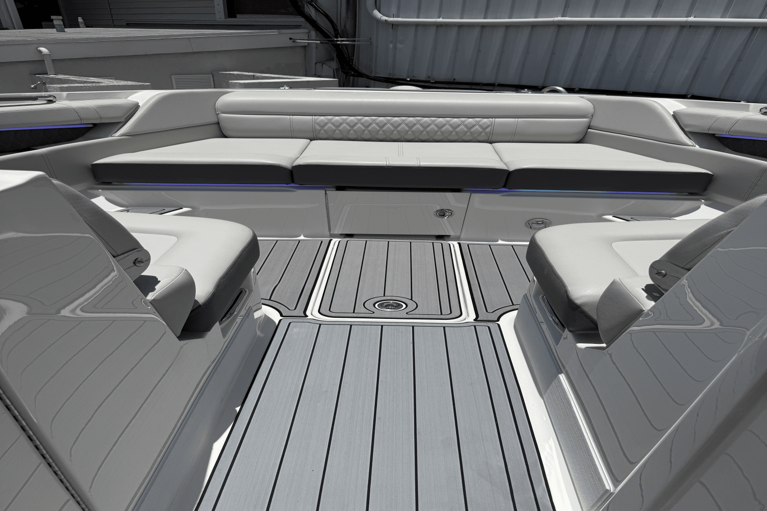 2023 Sea Ray 350 SLX-OB Image Thumbnail #21