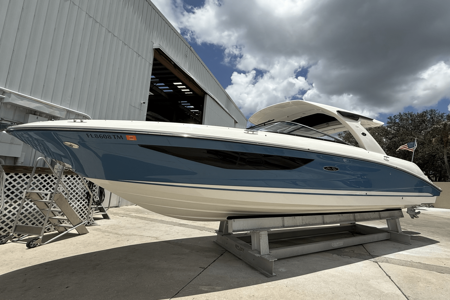 2023 Sea Ray 350 SLX-OB Image Thumbnail #2