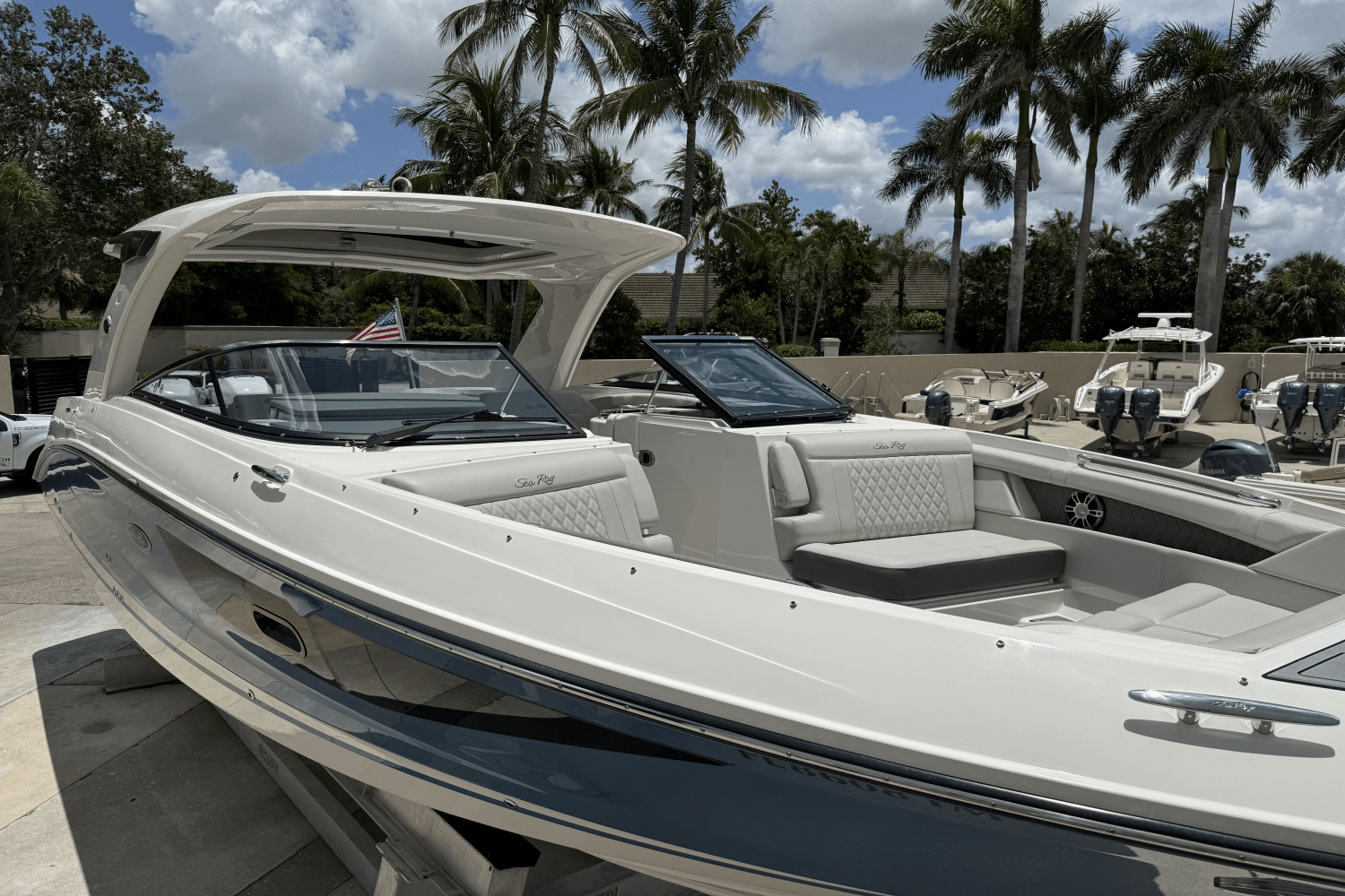 2023 Sea Ray 350 SLX-OB Image Thumbnail #5