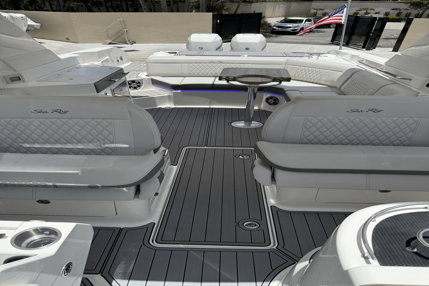 2023 Sea Ray 350 SLX-OB Image Thumbnail #6