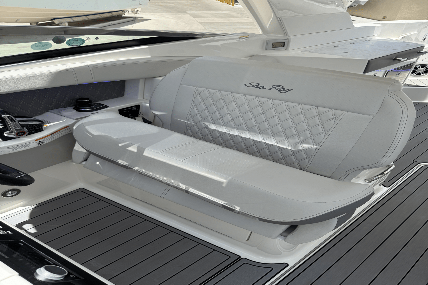 2023 Sea Ray 350 SLX-OB Image Thumbnail #15