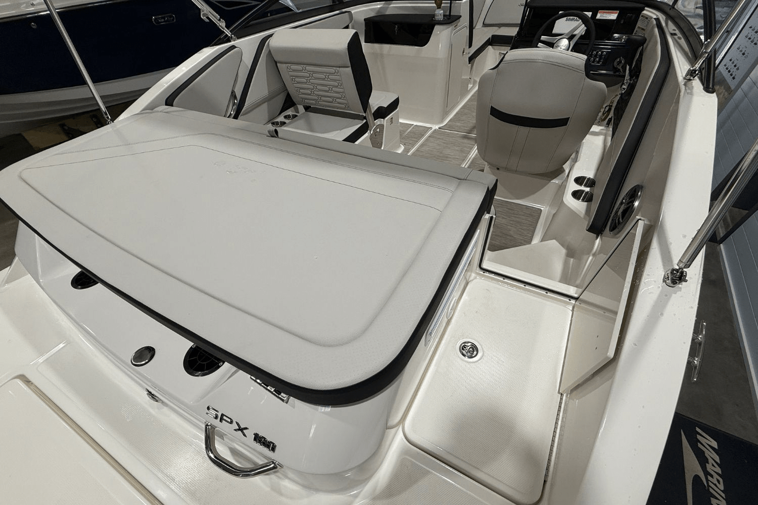 2025 Sea Ray SPX 190 Image Thumbnail #8