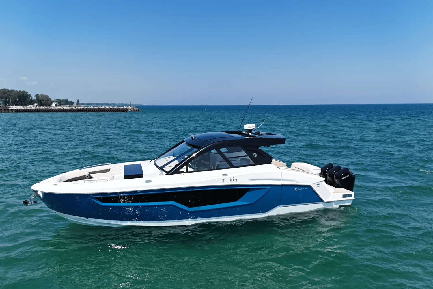 2026 Cruisers Yachts 50GLS OB Image Thumbnail #1