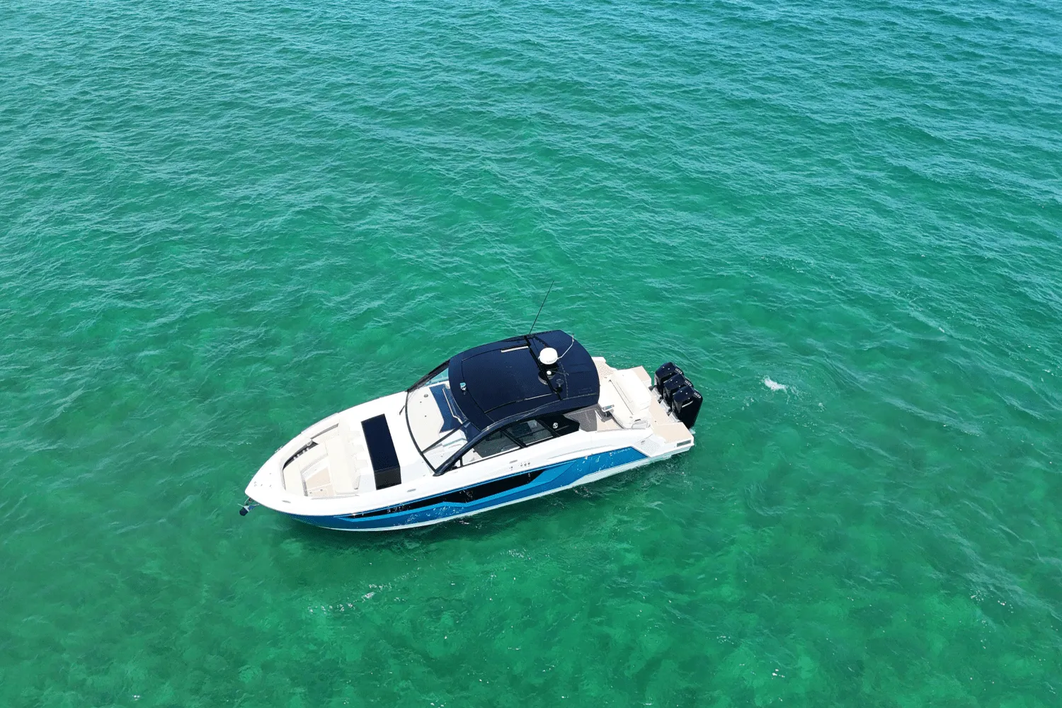 2026 Cruisers Yachts 50GLS OB Image Thumbnail #23