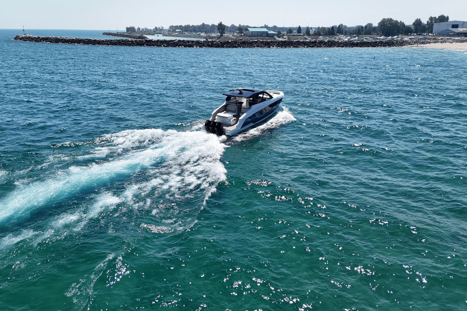 2026 Cruisers Yachts 50 GLS Outboard Image Thumbnail #29