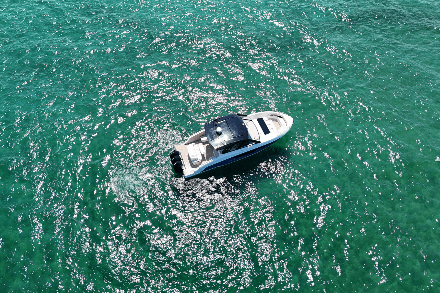 2026 Cruisers Yachts 50GLS OB Image Thumbnail #22