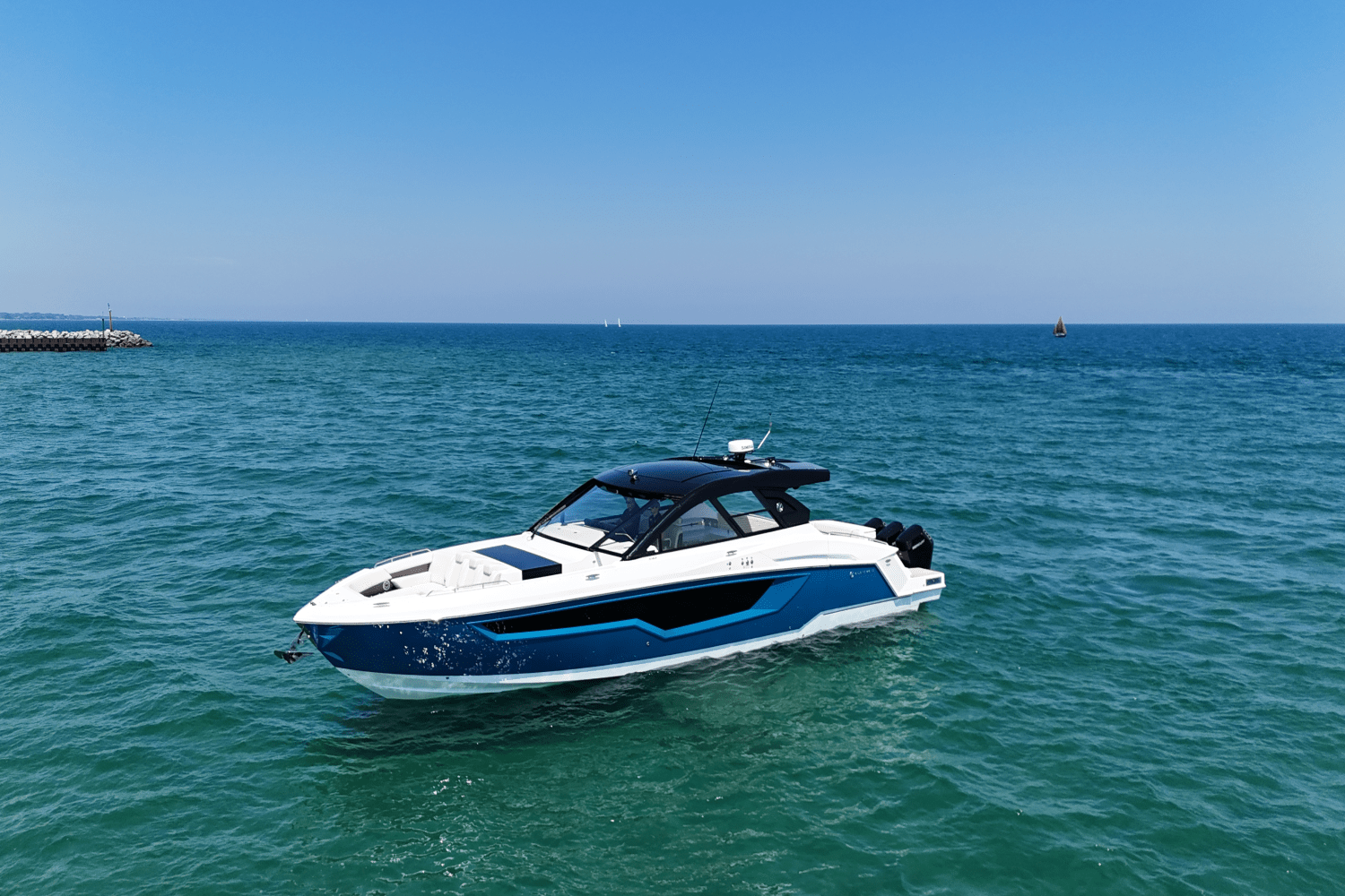 2026 Cruisers Yachts 50GLS OB Image Thumbnail #3