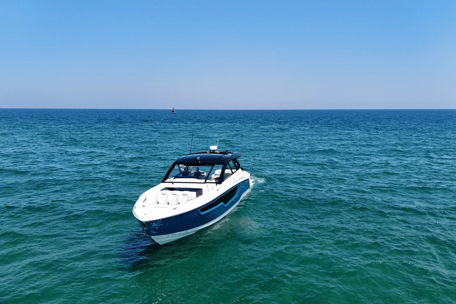 2026 Cruisers Yachts 50 GLS Outboard Image Thumbnail #5