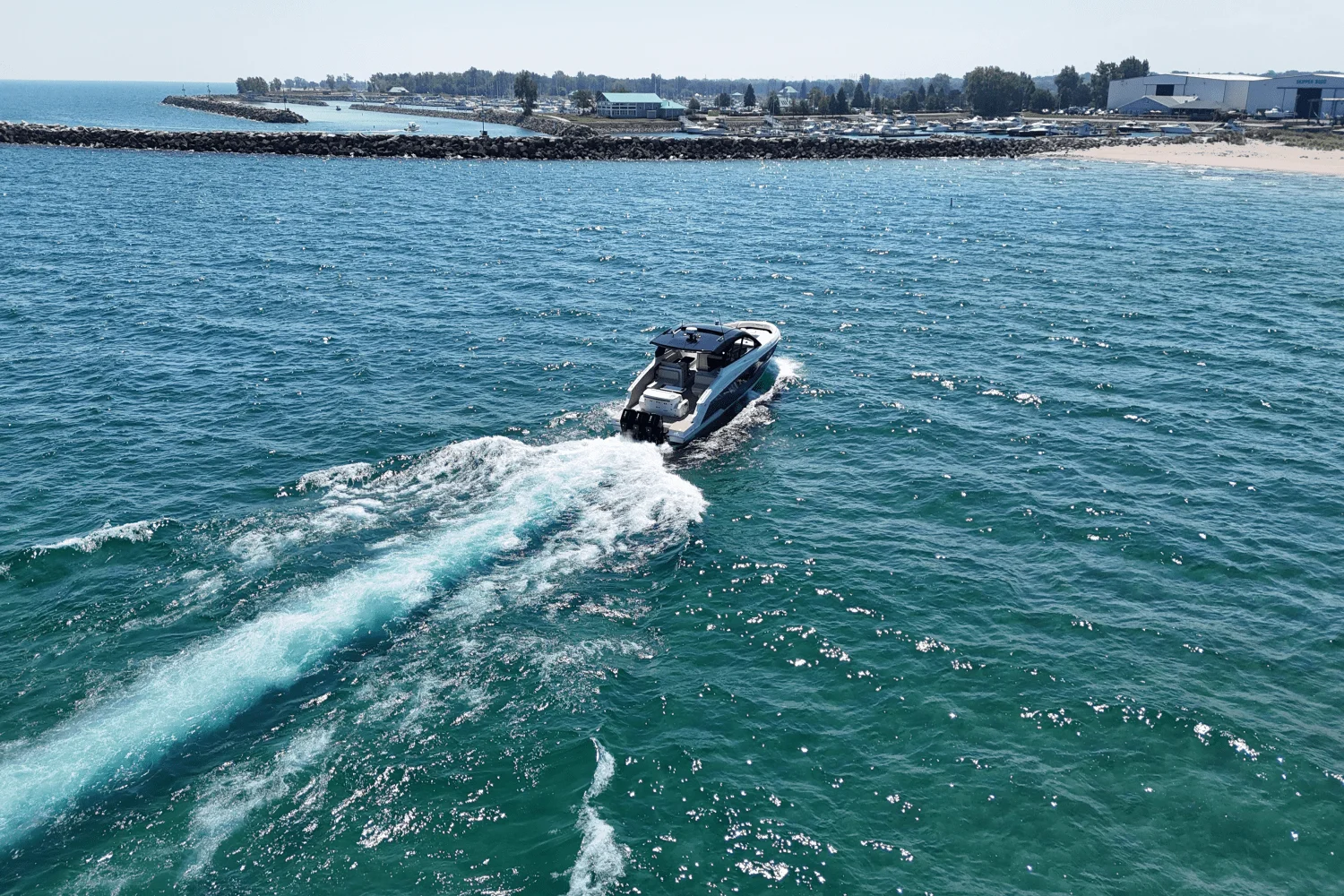 2026 Cruisers Yachts 50 GLS Outboard Image Thumbnail #30