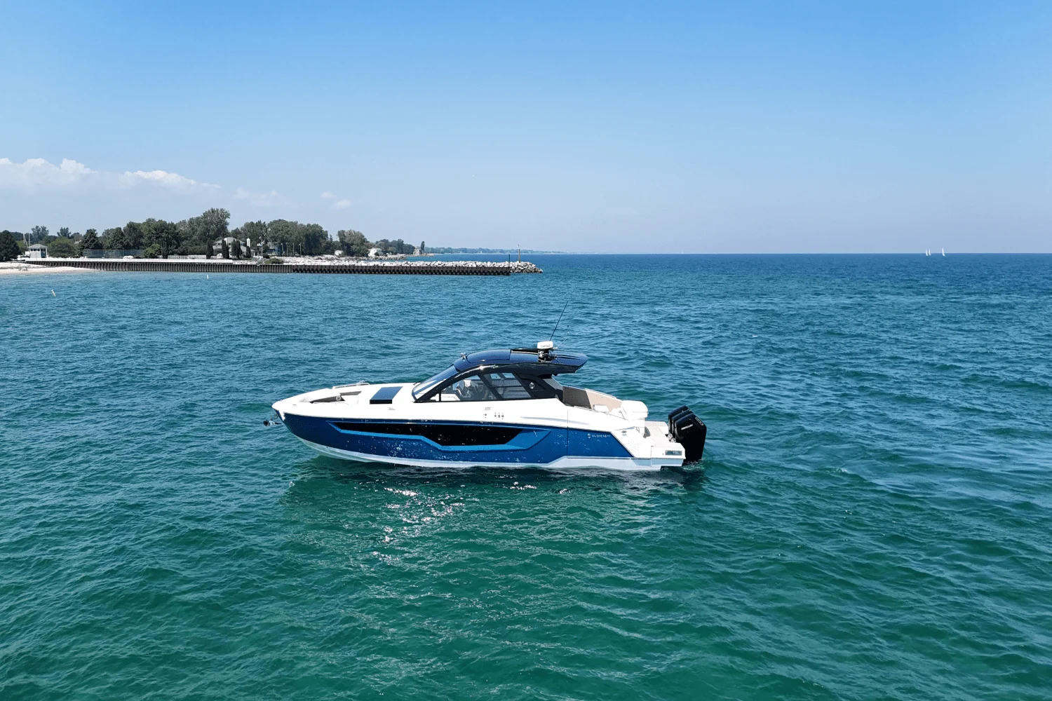 2026 Cruisers Yachts 50 GLS Outboard Image Thumbnail #9