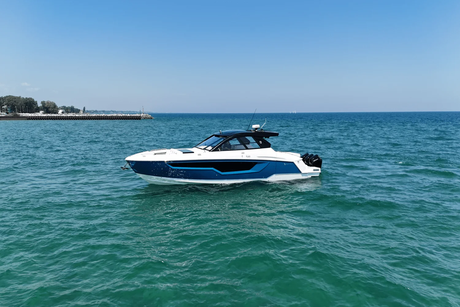 2026 Cruisers Yachts 50 GLS Outboard Image Thumbnail #8