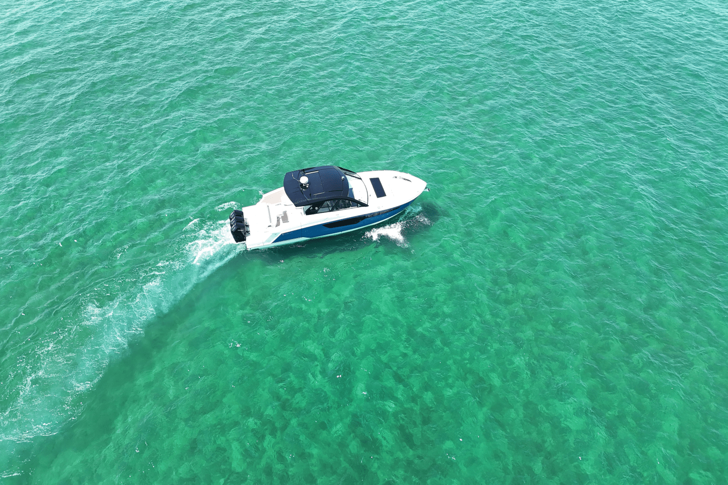 2026 Cruisers Yachts 50GLS OB Image Thumbnail #25