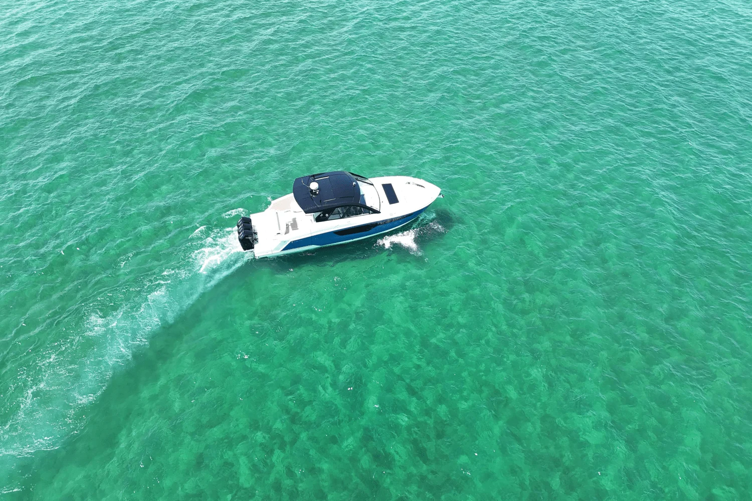 2026 Cruisers Yachts 50 GLS Outboard Image Thumbnail #25