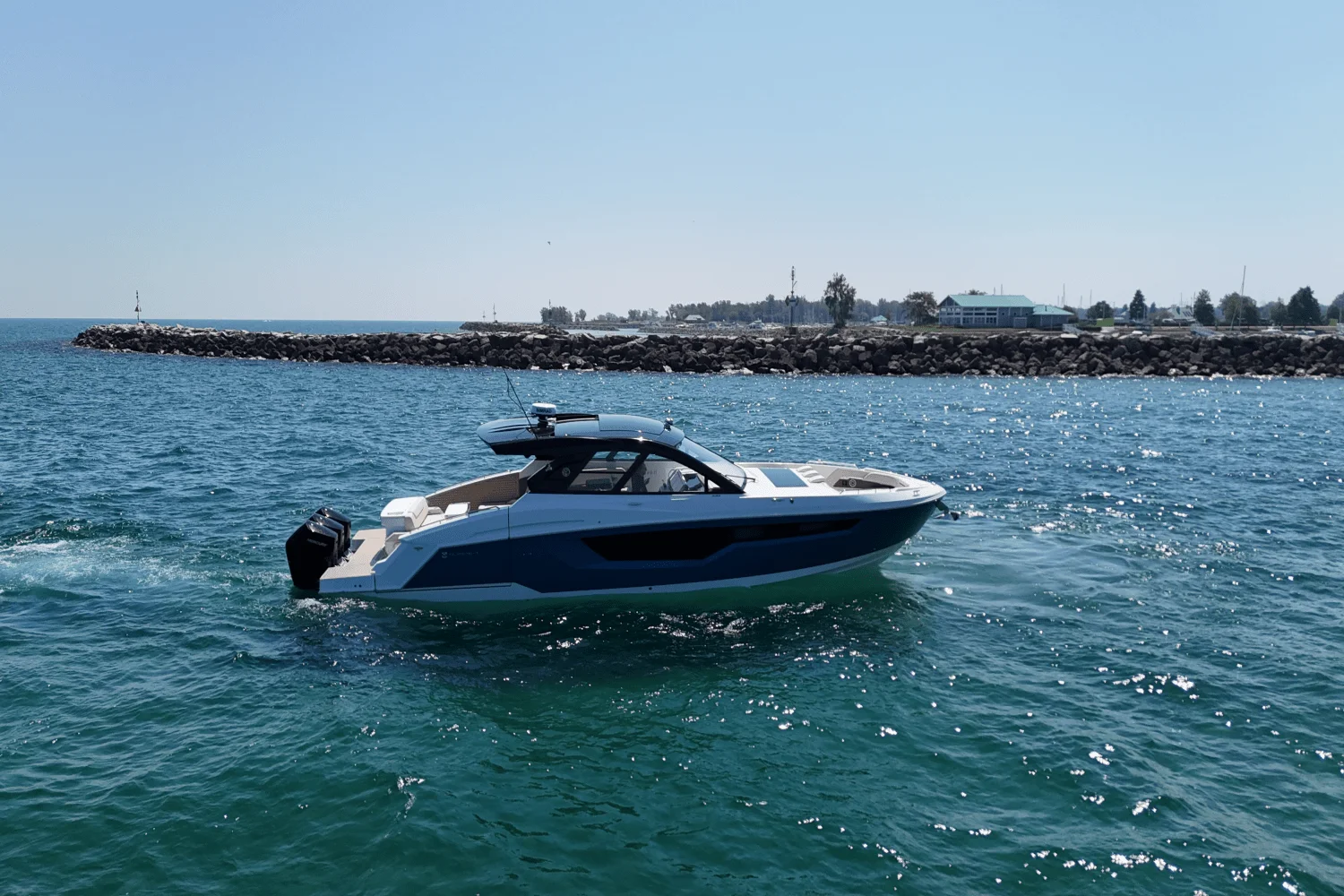 2026 Cruisers Yachts 50 GLS Outboard Image Thumbnail #21