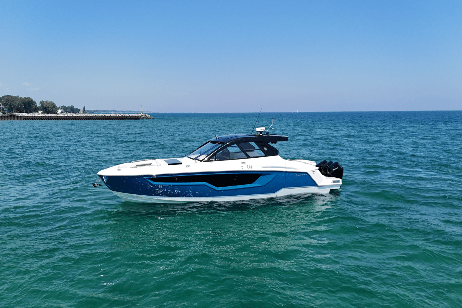 2026 Cruisers Yachts 50GLS OB Image Thumbnail #2