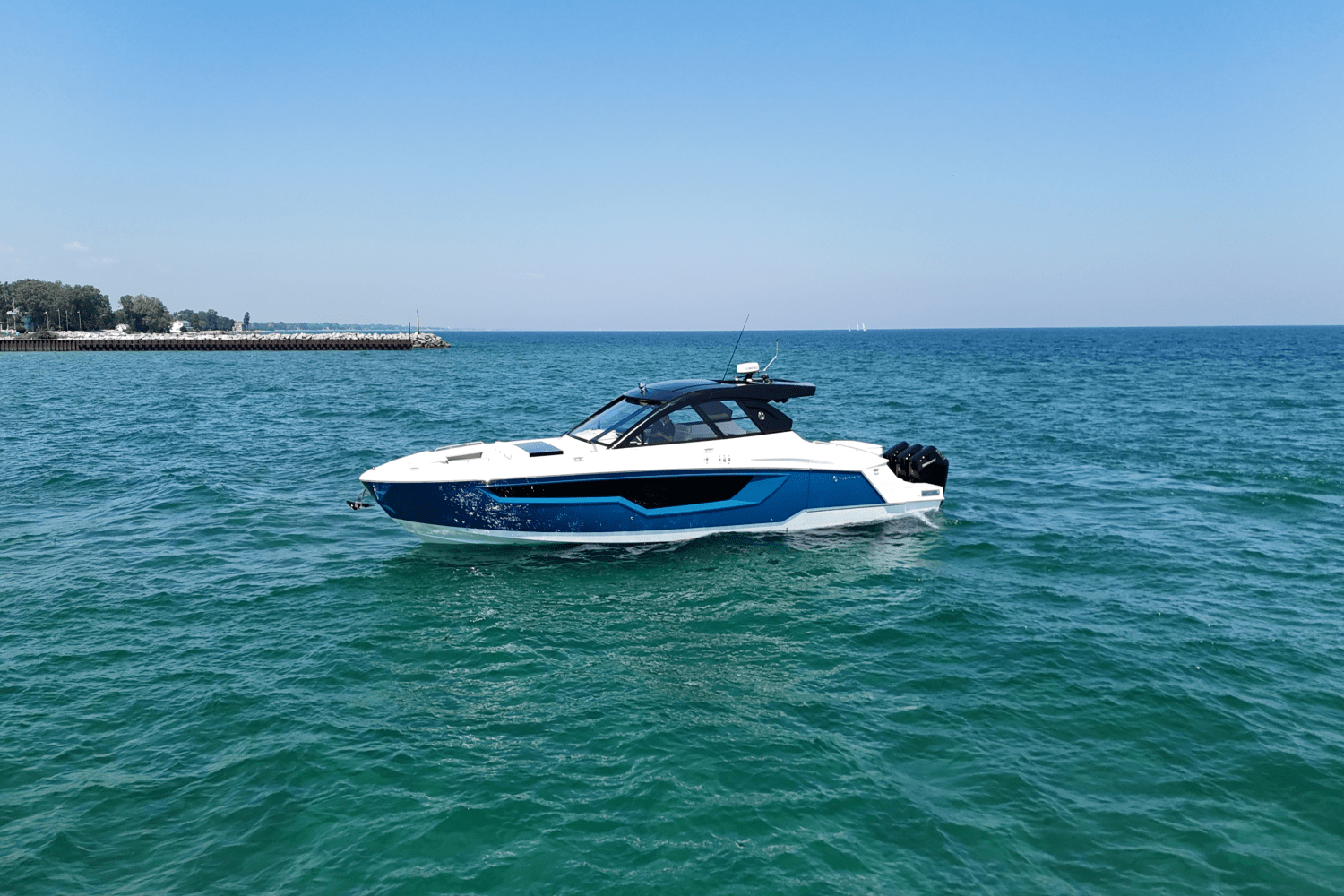 2026 Cruisers Yachts 50GLS OB Image Thumbnail #20