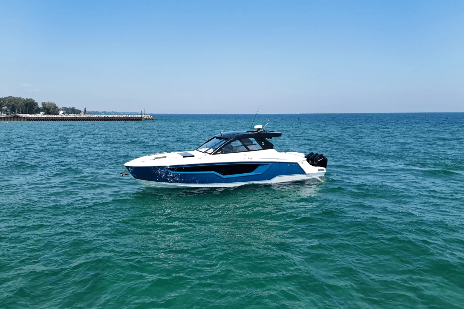 2026 Cruisers Yachts 50 GLS Outboard Image Thumbnail #20