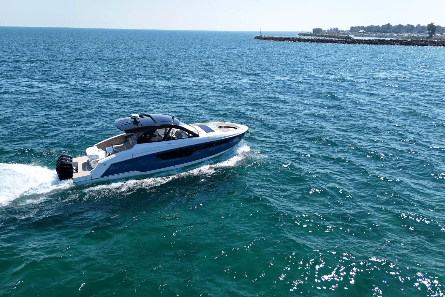 2026 Cruisers Yachts 50GLS OB Image Thumbnail #10