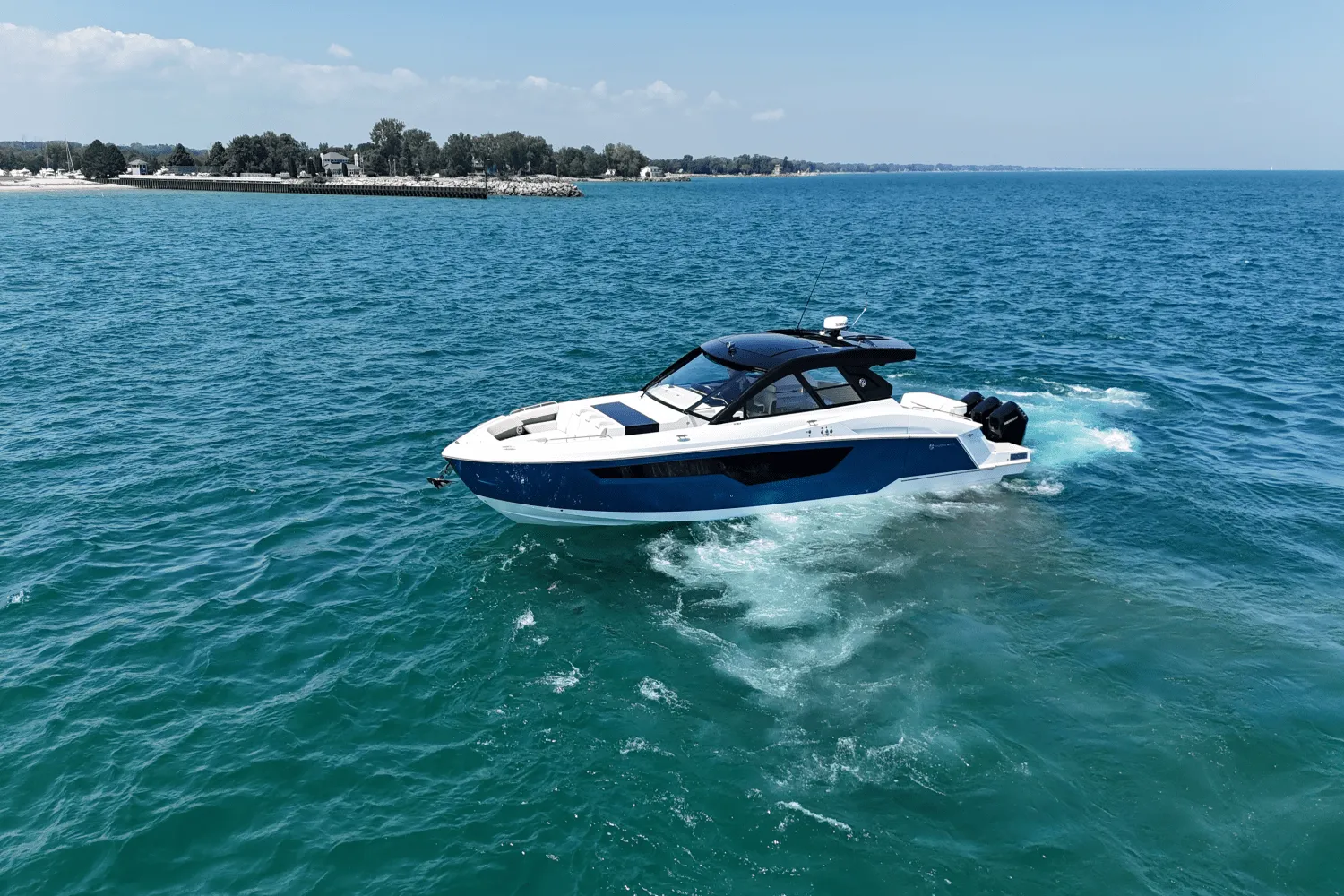 2026 Cruisers Yachts 50GLS OB Image Thumbnail #6