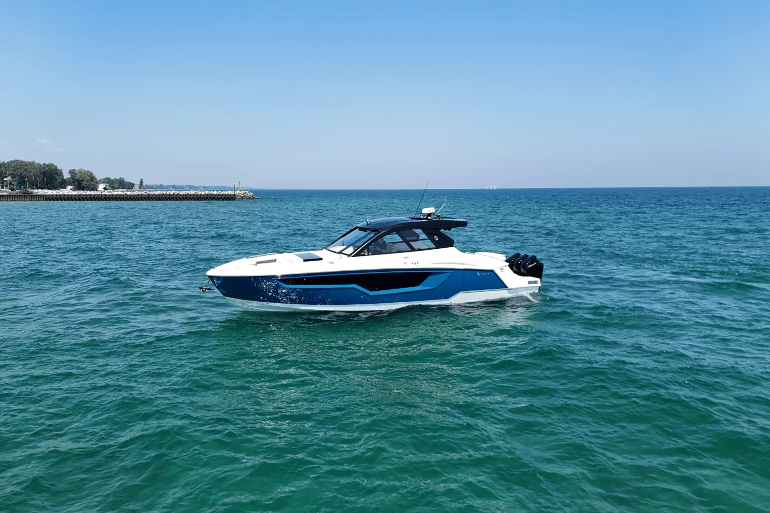 2026 Cruisers Yachts 50GLS OB Image Thumbnail #20