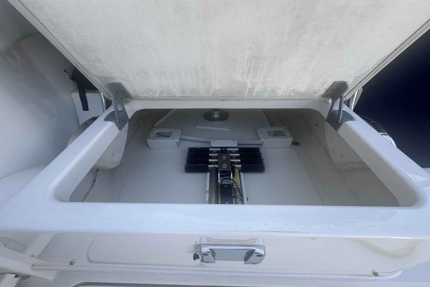 2021 Boston Whaler 320 Vantage Image Thumbnail #10
