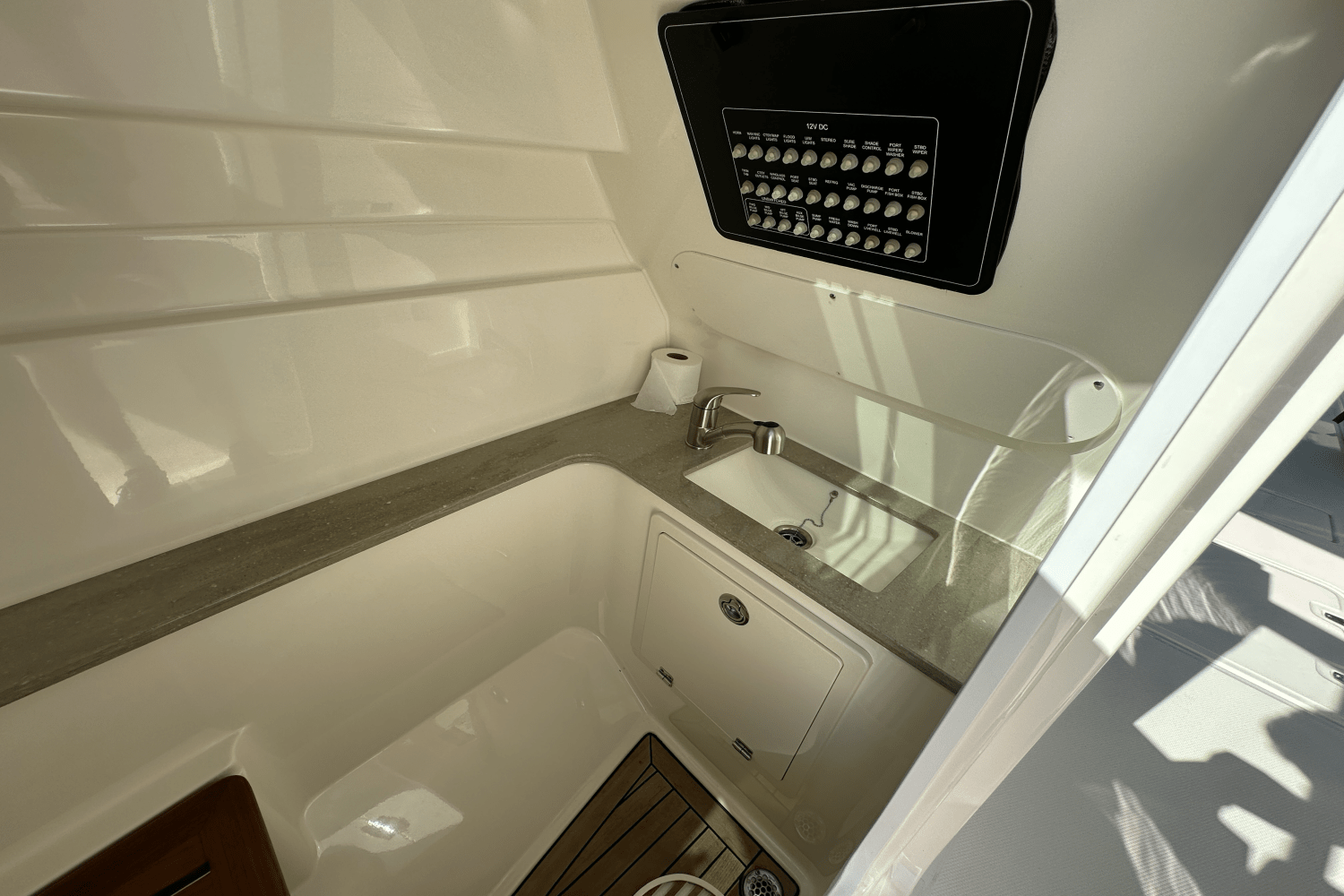 2021 Boston Whaler 320 Vantage Image Thumbnail #24
