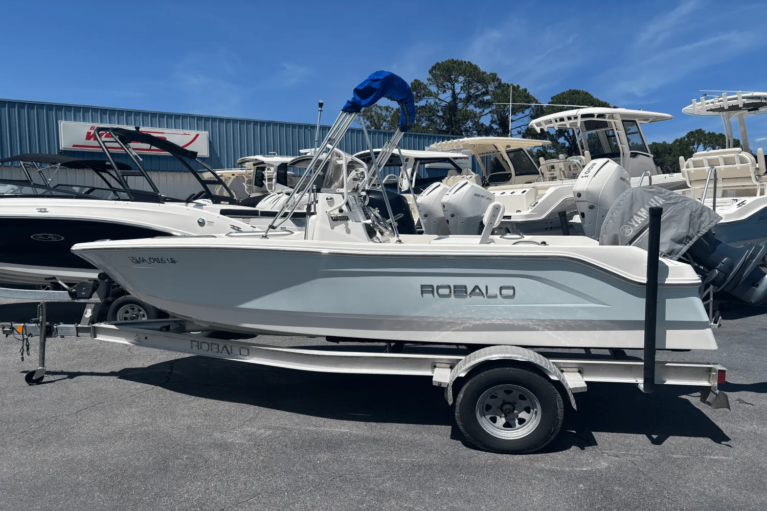 2017 Robalo R160 Image Thumbnail #0