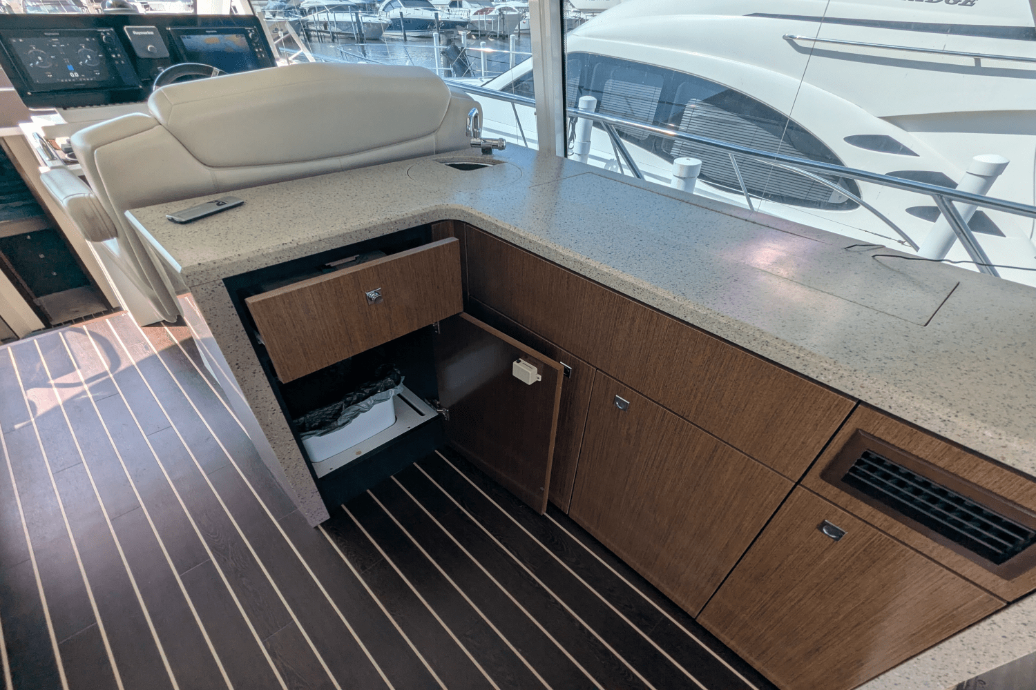 2013 Cruisers Yachts CANTIUS 48 Image Thumbnail #30