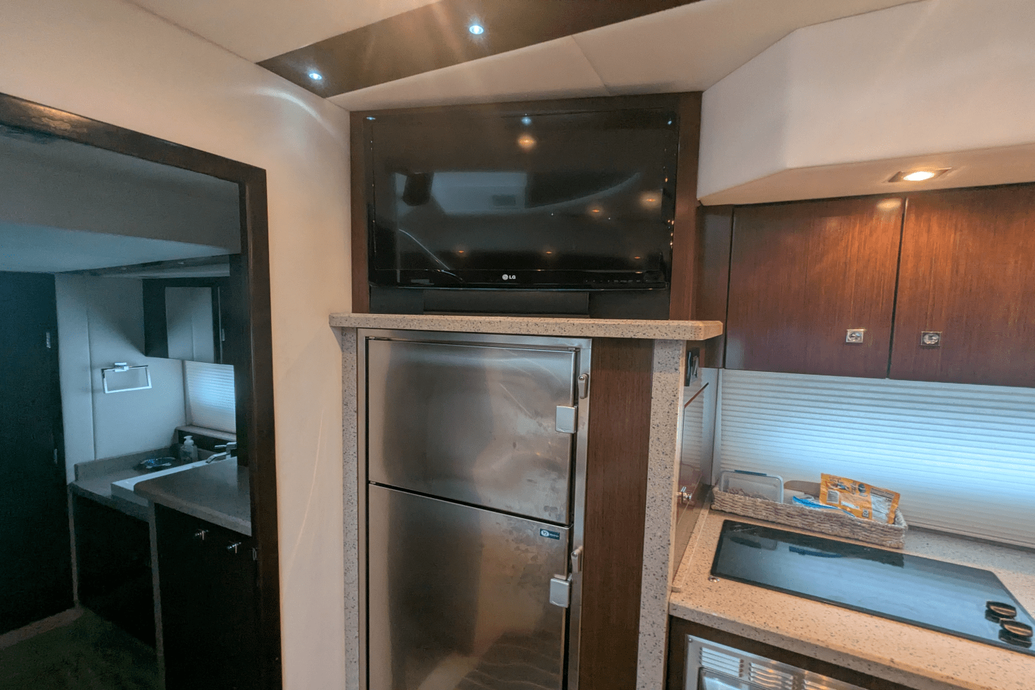 2013 Cruisers Yachts CANTIUS 48 Image Thumbnail #41