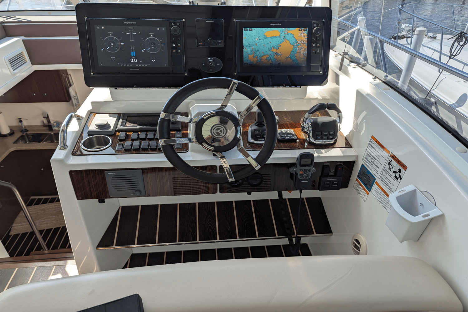 2013 Cruisers Yachts CANTIUS 48 Image Thumbnail #19