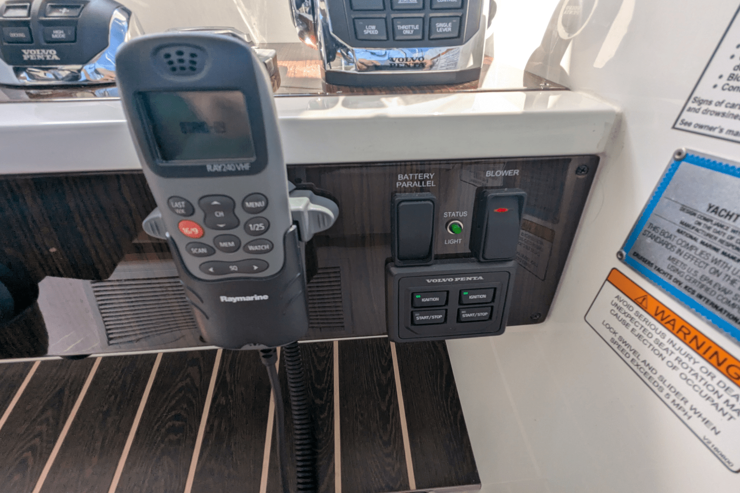 2013 Cruisers Yachts CANTIUS 48 Image Thumbnail #16