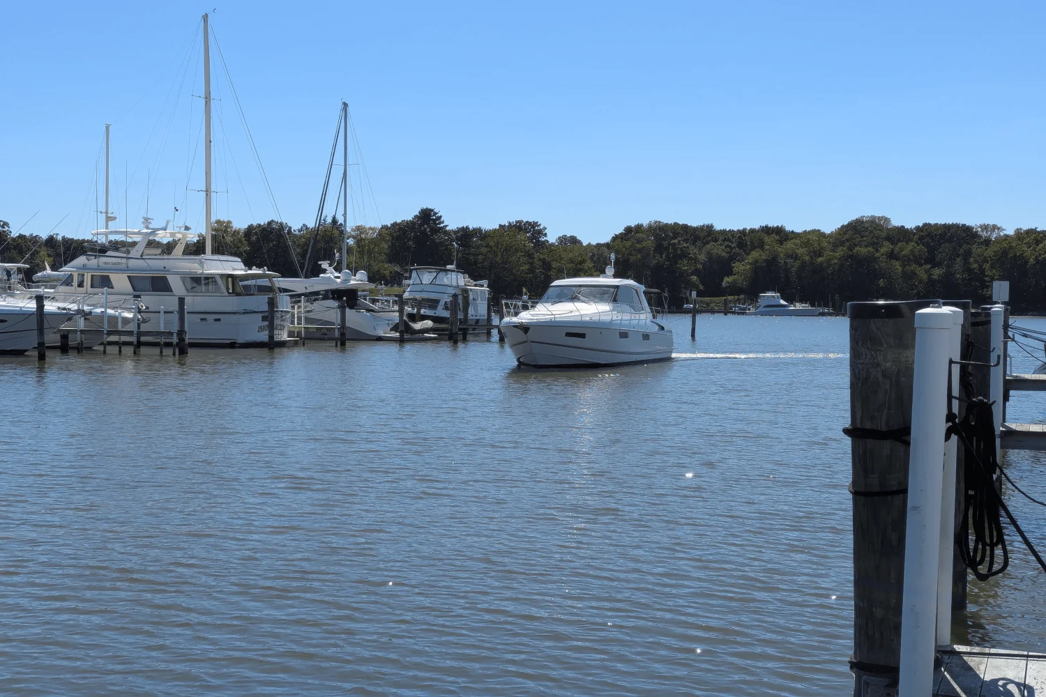 2013 Cruisers Yachts 48 CANTIUS Image Thumbnail #8