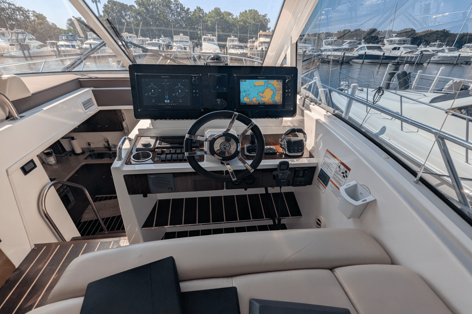 2013 Cruisers Yachts CANTIUS 48 Image Thumbnail #18