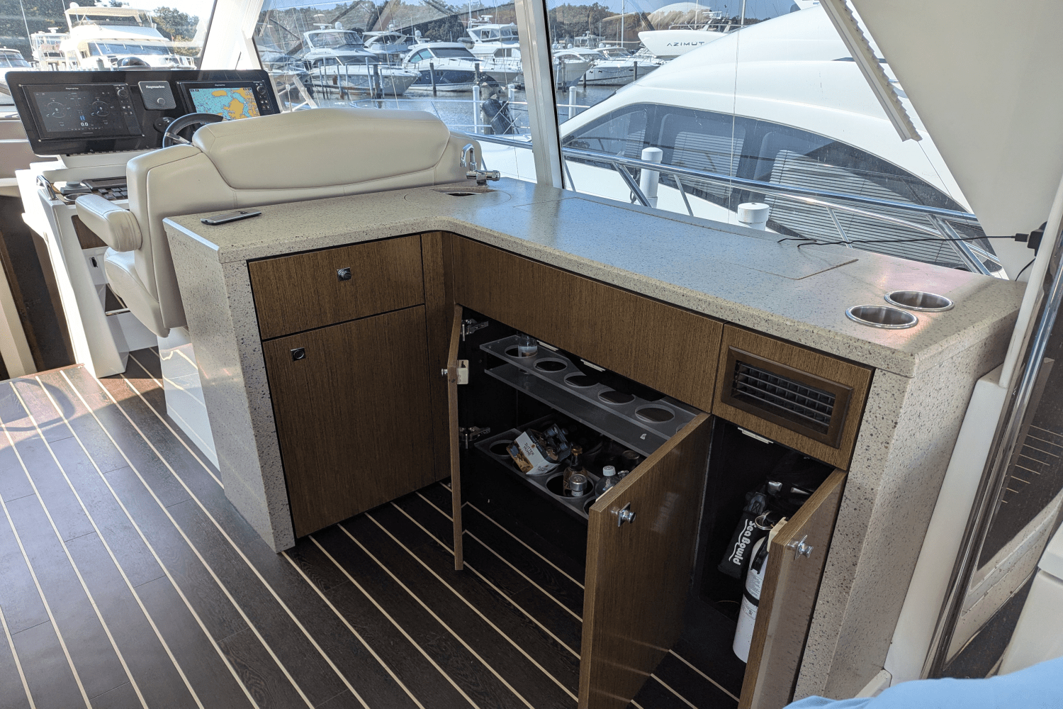2013 Cruisers Yachts CANTIUS 48 Image Thumbnail #29